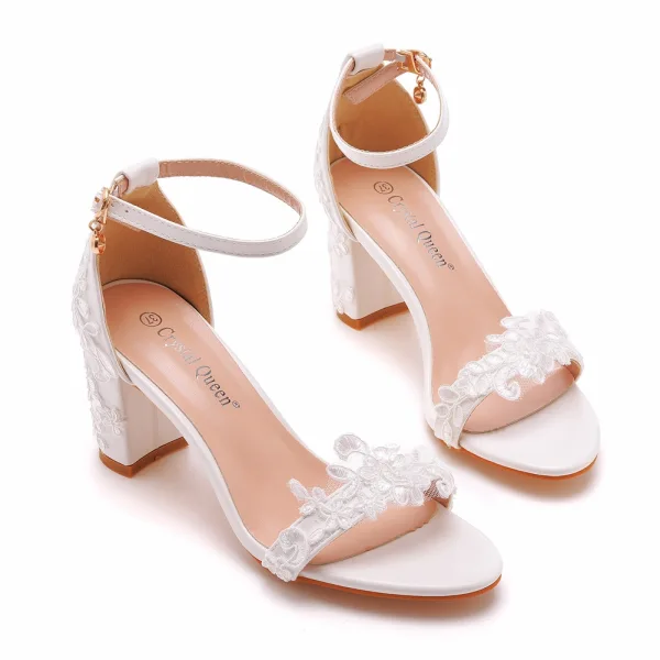 Sexy Blanche En Dentelle Fleur Chaussure De Mariée 2023 Bride Cheville 7 cm Talons Épais Peep Toes / Bout Ouvert Mariage Sandales Talons Hauts