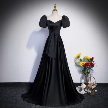 Simple Noire Satin Robe De Bal 2023 Princesse Encolure Carrée Gonflée Manches Courtes Dos Nu Train De Balayage Promo Robe De Ceremonie