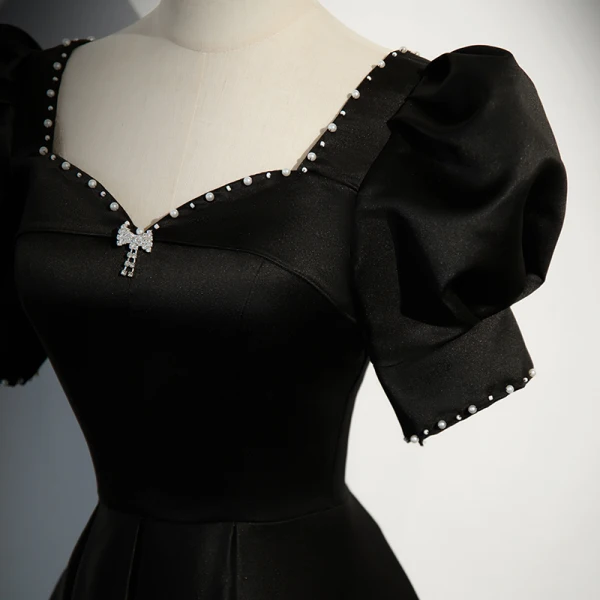 Elegant Black Satin Evening Dresses 2023 A-Line / Princess Pearl Square Neckline Rhinestone Bow Puffy Short Sleeve Backless Floor-Length / Long Evening Party Formal Dresses