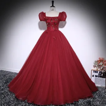 Simple Bordeaux Appliques Robe De Bal 2025 Robe Boule Encolure Carrée Gonflée Manches Courtes Dos Nu Longue Robe De Ceremonie