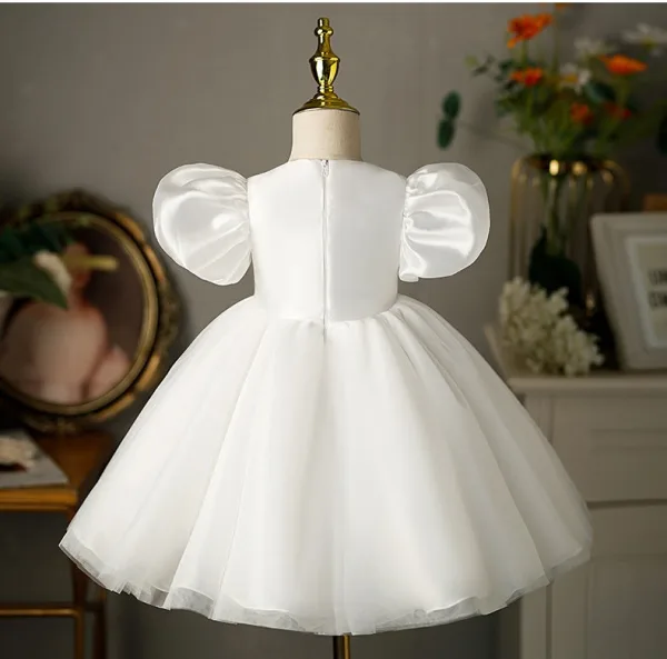 Chic / Beautiful White Embroidered Appliques Short Wedding Flower Girl Dresses 2026 Ball Gown Scoop Neck Puffy Short Sleeve