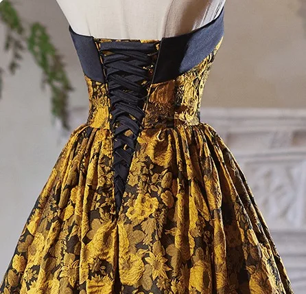 Ungewöhnlich Schwarz Gold Drucken Wadenlang Heimkehr Abiballkleider 2024 Ballkleid Bandeau Ärmellos Rückenfreies