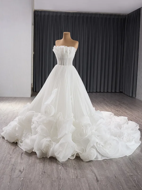 High-end White Flower Pleated Wedding Dresses 2024 A-Line / Princess Strapless Sleeveless Chapel Train Tulle Wedding