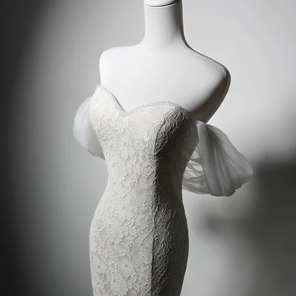Simple Blanche Perle Dentelle Fleur Légère Robe De Mariée 2024 Trompette / Sirène De l'épaule Manches Courtes Dos Nu Train De Balayage Mariage