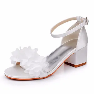 Modest Simple White Appliques Satin Wedding Shoes 2024 Ankle Strap 5 Cm Thick Heels Open Peep Toe Wedding Sandals High Heels