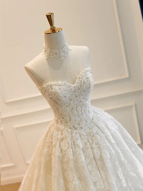 Luxury / Gorgeous White Beading Pearl Sequins Lace Flower Wedding Dresses 2026 Ball Gown Strapless Sleeveless Backless Floor-Length / Long