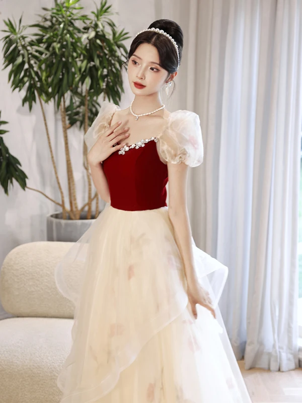 Chic / Beautiful Burgundy Rhinestone Cascading Ruffles Prom Dresses 2023 A-Line / Princess Square Neckline Puffy Short Sleeve Backless Floor-Length / Long Formal Dresses
