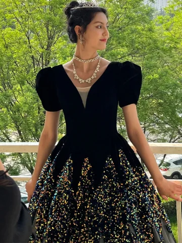 Chic Belle Noire Paillettes Robe De Bal 2024 Robe Boule V Cou Gonflée Manches Courtes Dos Nu Longue Promo Robe De Ceremonie