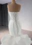 Sexy Haut de Gamme Blanche Perle Faux Diamant Volants en Cascade Robe De Mariée 2024 Trompette / Sirène Bustier Sans Manches Dos Nu Train De Balayage Mariage