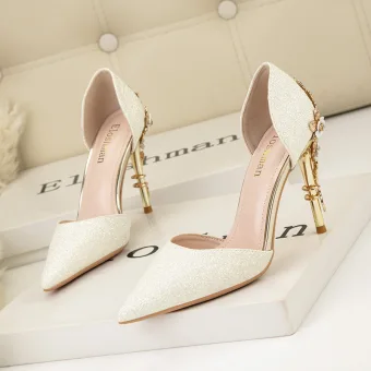 Charming White Glitter Metal Flower Wedding Shoes 2024 9 Cm Stiletto Heels Pointed Toe Wedding High Heels