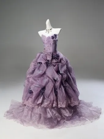 Luxury Gorgeous Fashion Purple Pearl Lace Flower Appliques Ruffle Prom Dresses 2026 Ball Gown Strapless Sleeveless Backless Sweep Train