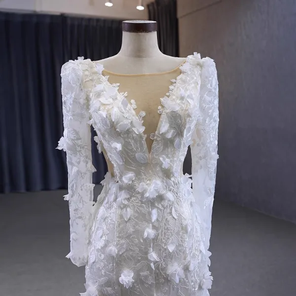 Luxe Charmant Blanche Appliques Fait main Perlage Robe De Mariée Trompette / Sirène 2023 Encolure Dégagée Manches Longues Dos Nu Train De Balayage Mariage