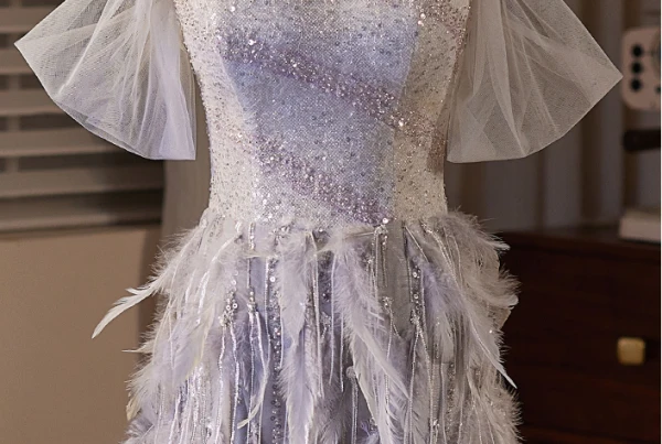 Charmant Lavande Paillettes Plumes Robe De Soirée 2024 Trompette / Sirène De l'épaule Manches Courtes Dos Nu Longue Soirée Robe De Ceremonie