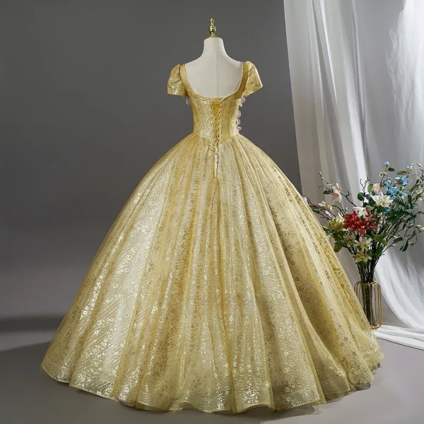Bling Bling Doré En Dentelle Fleur Appliques Paillettes Robe De Bal 2026 Robe Boule Encolure Carrée Manches Courtes Dos Nu