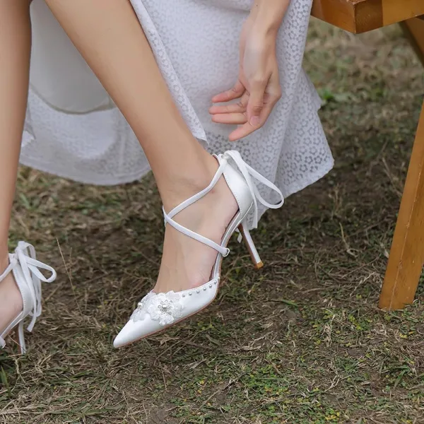 Elegant White Satin Pearl Appliques Wedding Shoes 2024 X-Strap 8 cm Stiletto Heels Pointed Toe Wedding Sandals High Heels