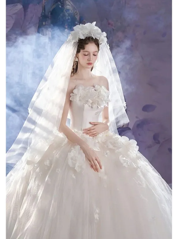 Elegant White Appliques Wedding Dresses 2025 Ball Gown Strapless Sleeveless Backless Court Train Wedding