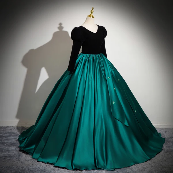 Vintage Dunkelgrün Satin Ballkleider 2024 Ballkleid V-Ausschnitt Lange Ärmel Rückenfreies Lange Ball Festliche Kleider