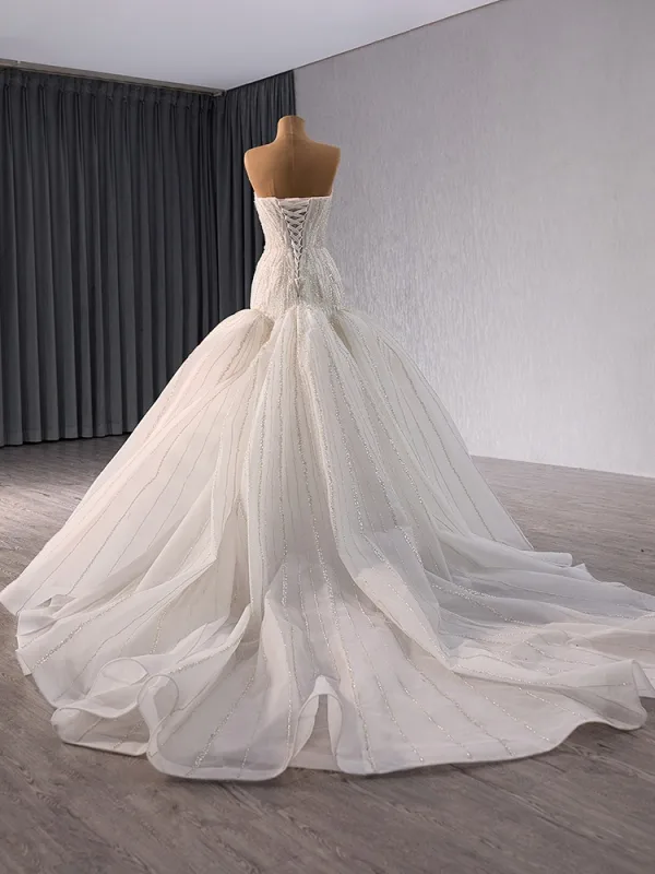Haut de Gamme Blanche Fait main Perlage Paillettes Trompette / Sirène Robe De Mariée 2024 Bustier Sans Manches Dos Nu Tribunal Train Mariage