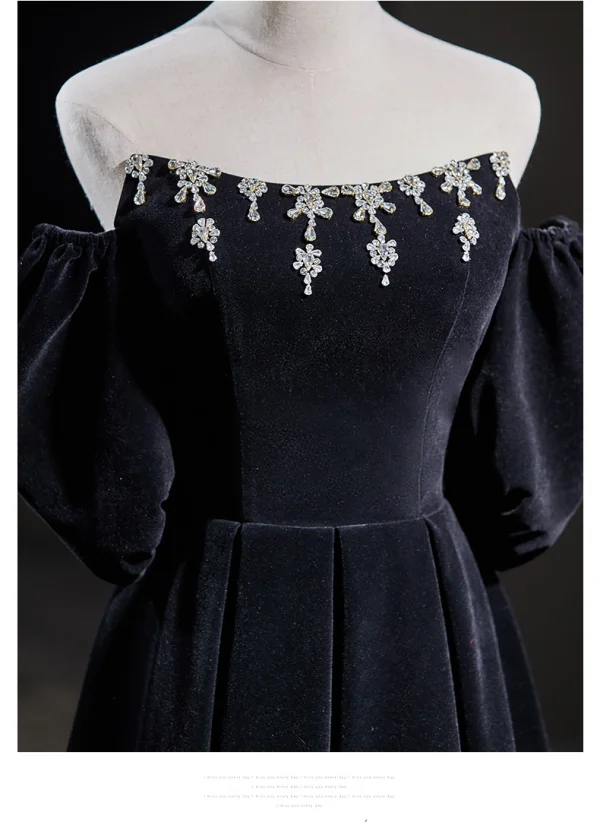 Elegant Black Velvet Rhinestone Prom Dresses 2024 A-Line / Princess Off-The-Shoulder Short Sleeve Backless Floor-Length / Long Prom Formal Dresses