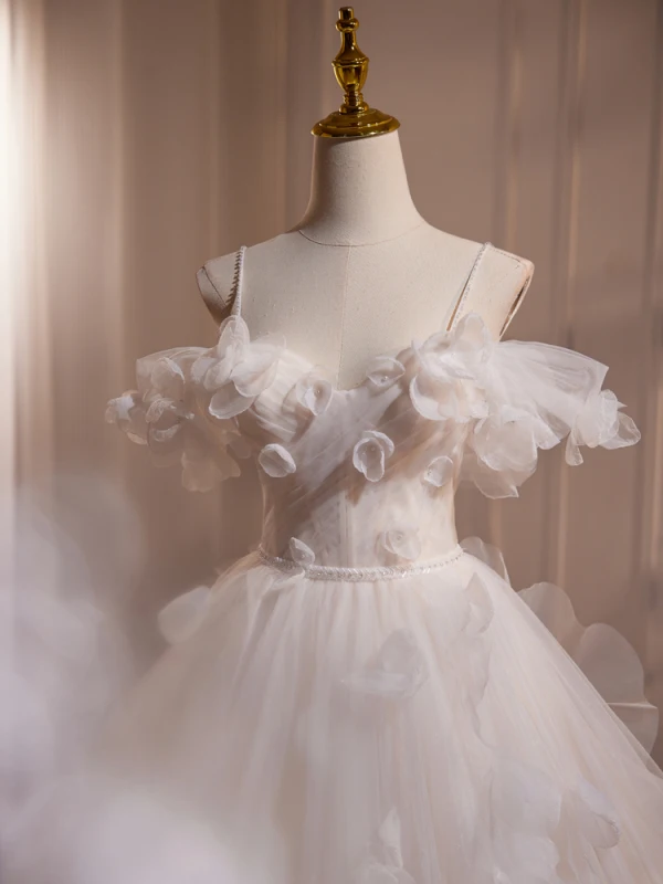 Mode Weiß Perle Applikationen Rüschen Ballkleider 2024 Ballkleid Spaghettiträger Kurze Ärmel Rückenfreies Lange Ball Festliche Kleider
