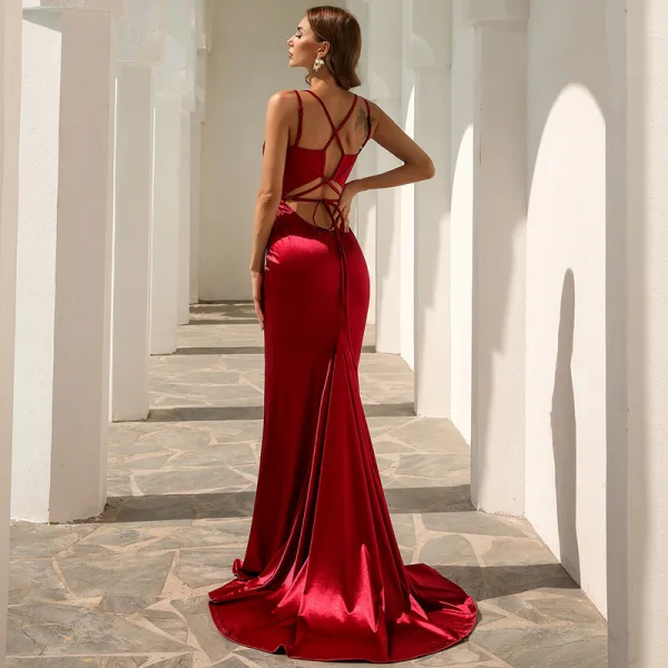 Sexy Burgundy Evening Dresses 2022 Trumpet / Mermaid Spaghetti Straps Sleeveless Backless Sweep Train Evening Party Formal Dresses
