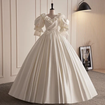Vintage Originale Style Audrey Hepburn Ivoire Perle Faux Diamant Robe De Mariée 2023 Robe Boule Satin Volants V Cou Noeud Manches Courtes Dos Nu Longue Mariage