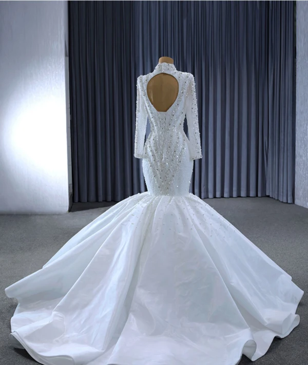 Luxus / Herrlich Weiß Glanz Handgefertigt Perlenstickerei Perle Pailletten Brautkleider / Hochzeitskleider 2024 Meerjungfrau Stehkragen Lange Ärmel Rückenfreies Hof-Schleppe Hochzeit