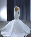 Luxus / Herrlich Weiß Glanz Handgefertigt Perlenstickerei Perle Pailletten Brautkleider / Hochzeitskleider 2024 Meerjungfrau Stehkragen Lange Ärmel Rückenfreies Hof-Schleppe Hochzeit