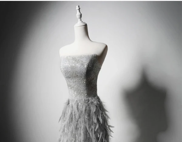 Charmant Gris Paillettes Plumes Dansant Robe De Soirée 2024 Trompette / Sirène Bustier Sans Manches Dos Nu Longue Soirée Robe De Ceremonie