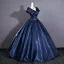 Vintage / Originale Bleu Marine Satin Robe De Bal 2026 Robe Boule V-Cou Manches Courtes Dos Nu Longue