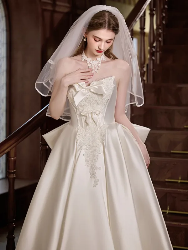 Elegant White Lace Flower Satin Wedding Dresses 2025 A-Line / Princess Strapless Sleeveless Backless Bow Floor-Length / Long