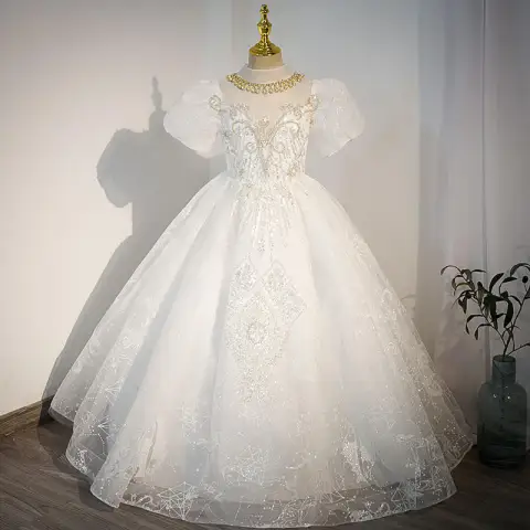 Charmant Weiß Strass Pailletten Perle Geburtstag Blumenmädchenkleider 2022 Ballkleid Rundhalsausschnitt Geschwollenes Kurze Ärmel Lange Blumenmädchenkleider
