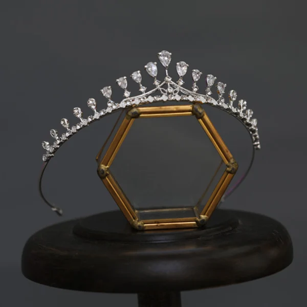 Enkel Sølv Rhinestone Har Tilbehor Bryllup Tiara 2022 Zirkon Legering Tiara