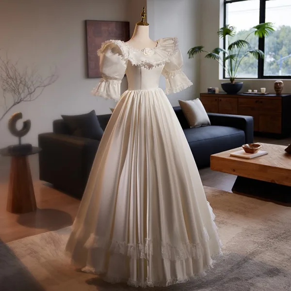 Medieval Vintage / Retro White Satin Lace Flower Wedding Dresses 2024 Ball Gown Scoop Neck Puffy Short Sleeve Backless Floor-Length / Long Wedding