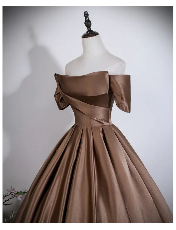 Vintage Brun Satin Balklänningar 2026 Balklänning Av Axeln Korta ärm Halterneck