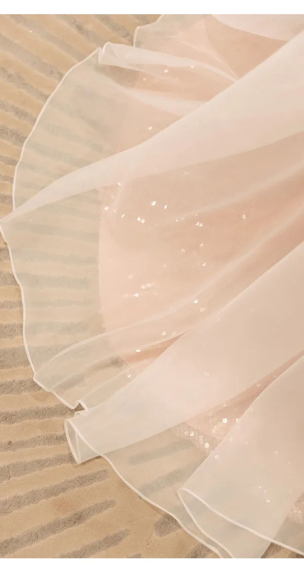 High-end Champagne Sequins Organza Prom Dresses 2026 A-Line / Princess Scoop Neck Sleeveless Backless Sweep Train Prom Formal Dresses