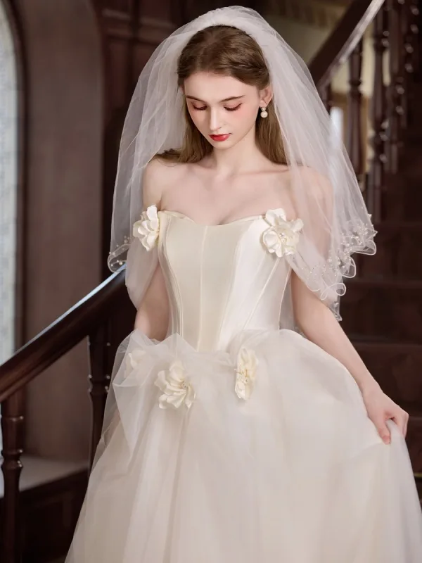 Elegant Modest / Simple White Appliques Wedding Dresses 2025 A-Line / Princess Off-The-Shoulder Sleeveless Backless Floor-Length / Long Wedding