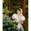 Vintage Weiß Satin Brautkleider / Hochzeitskleider 2023 A Linie V-Ausschnitt Geschwollenes Kurze Ärmel Rückenfreies Sweep / Pinsel Zug Hochzeit