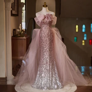 Scintillantes Rougissant Rose Paillettes Robe De Bal 2024 Trompette Sirène De L Épaule Manches Courtes Dos Nu Train De Balayage Promo Robe De Ceremonie