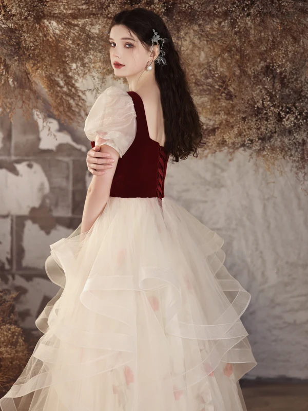 Chic / Beautiful Burgundy Flower Cascading Ruffles Sweet 16 Prom Dresses 2024 A-Line / Princess Square Neckline Puffy Short Sleeve Backless Floor-Length / Long Formal Dresses