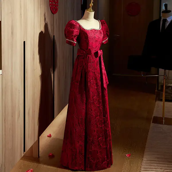 Chic / Belle Bordeaux Robe De Bal 2022 Princesse Encolure Carrée Perle Paillettes Faux Diamant Noeud Manches Courtes Dos Nu Longue Robe De Ceremonie