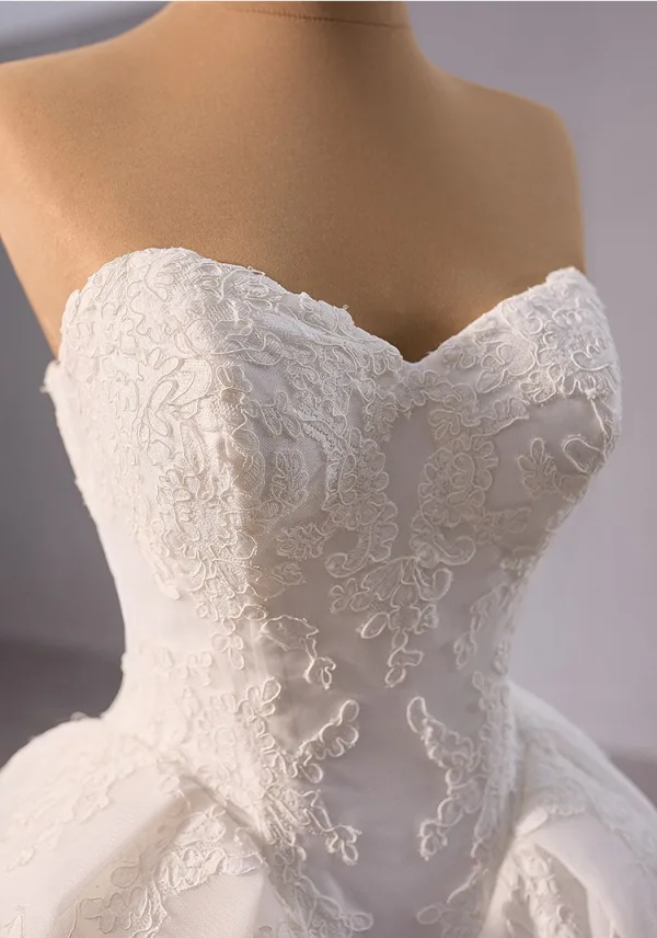 High-end White Lace Flower Wedding Dresses 2024 Ball Gown Strapless Sleeveless Backless Court Train Wedding