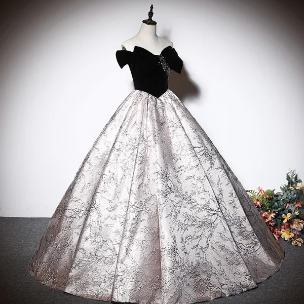 Élégant Noire Daim Robe De Bal 2023 Robe Boule Longue Noeud De l'épaule Faux Diamant Manches Courtes Dos Nu Promo Robe De Ceremonie