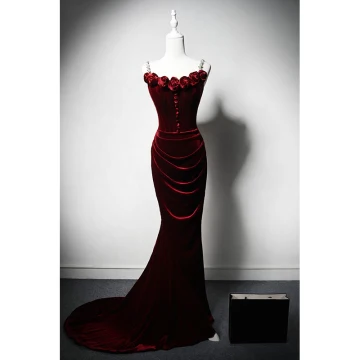 Sexy Bordeaux Velours Faux Diamant Fleur Robe De Soirée 2024 Trompette Sirène Bretelles Spaghetti Sans Manches Dos Nu Train De Balayage Soirée Robe De Ceremonie