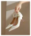 Élégant Ivoire Perle Noeud Bride Cheville Chaussure De Mariée 2023 Satin 8 cm Talons Aiguilles À Bout Pointu Mariage Escarpins Talons Hauts