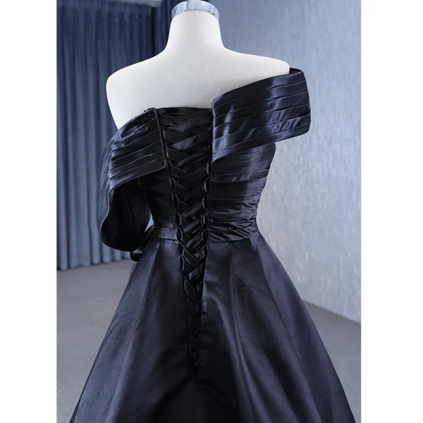 Charmant Noire Volants Trompette / Sirène Robe De Soirée 2023 Une épaule Manches Courtes Dos Nu Tribunal Train Soirée Robe De Ceremonie