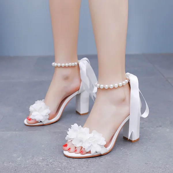 Sexy Blanche Perle Appliques Chaussure De Mariée 2025 Bride Cheville 9 cm Talons Aiguilles Peep Toes / Bout Ouvert Mariage Sandales Talons Hauts