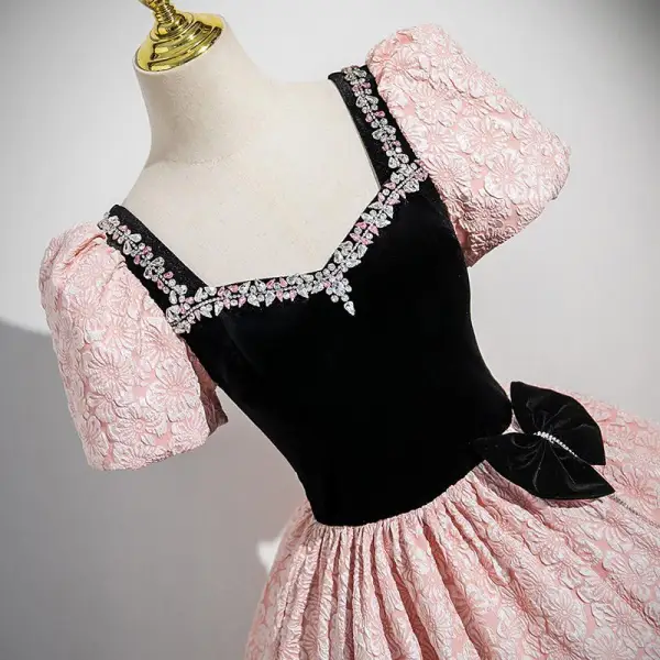 Eleganckie Rumieniąc Różowy Rhinestone Kokarda Sukienki Na Bal 2025 Suknia Balowa Kwadratowy Dekolt Kótkie Rękawy Bez Pleców Długie Bal Sukienki Wizytowe