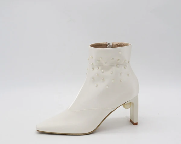 Mode Ivory / Creme Perle Satin Winter Brautschuhe 2024 8 cm Stilettos Spitzschuh Hochzeit Stiefel
