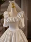 Vintage Ivory / Creme Perle Satin Brautkleider / Hochzeitskleider 2024 Ballkleid Eckiger Ausschnitt Geschwollenes Kurze Ärmel Rückenfreies Lange Hochzeit